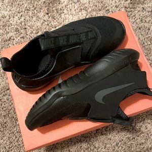 Brand new all black Nike sneakers ✔️